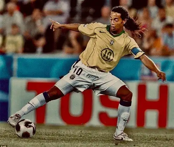 罗马诺：拜仁在约纳坦-塔争夺战中仍领先于巴萨.